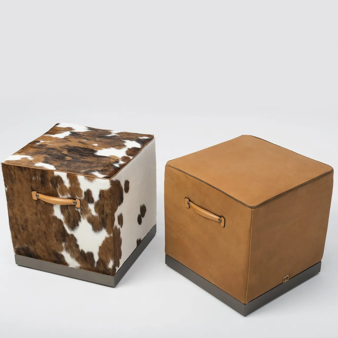 Pouf cubico Zazà in pelle marrone camel
