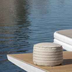 Pouf da esterno Soft Cay in tessuto beige e bianco