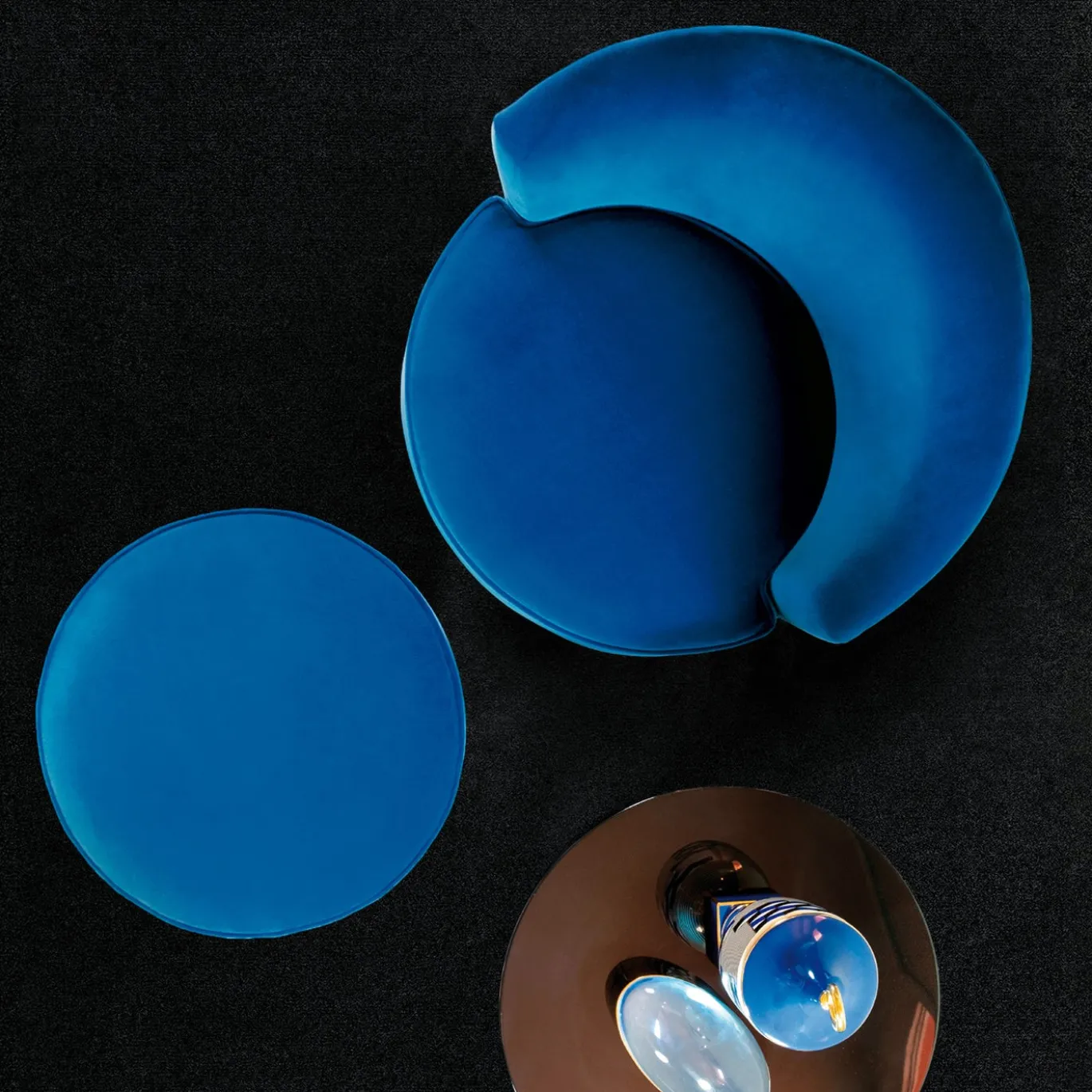 Pouf Georgette 21 in Velluto Blu elettrico