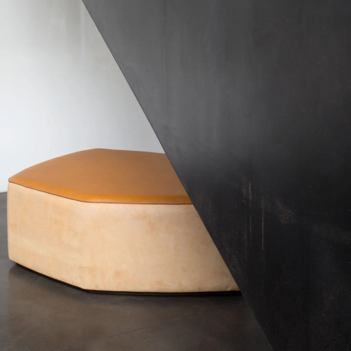 Pouf Grande in Pelle color Suola