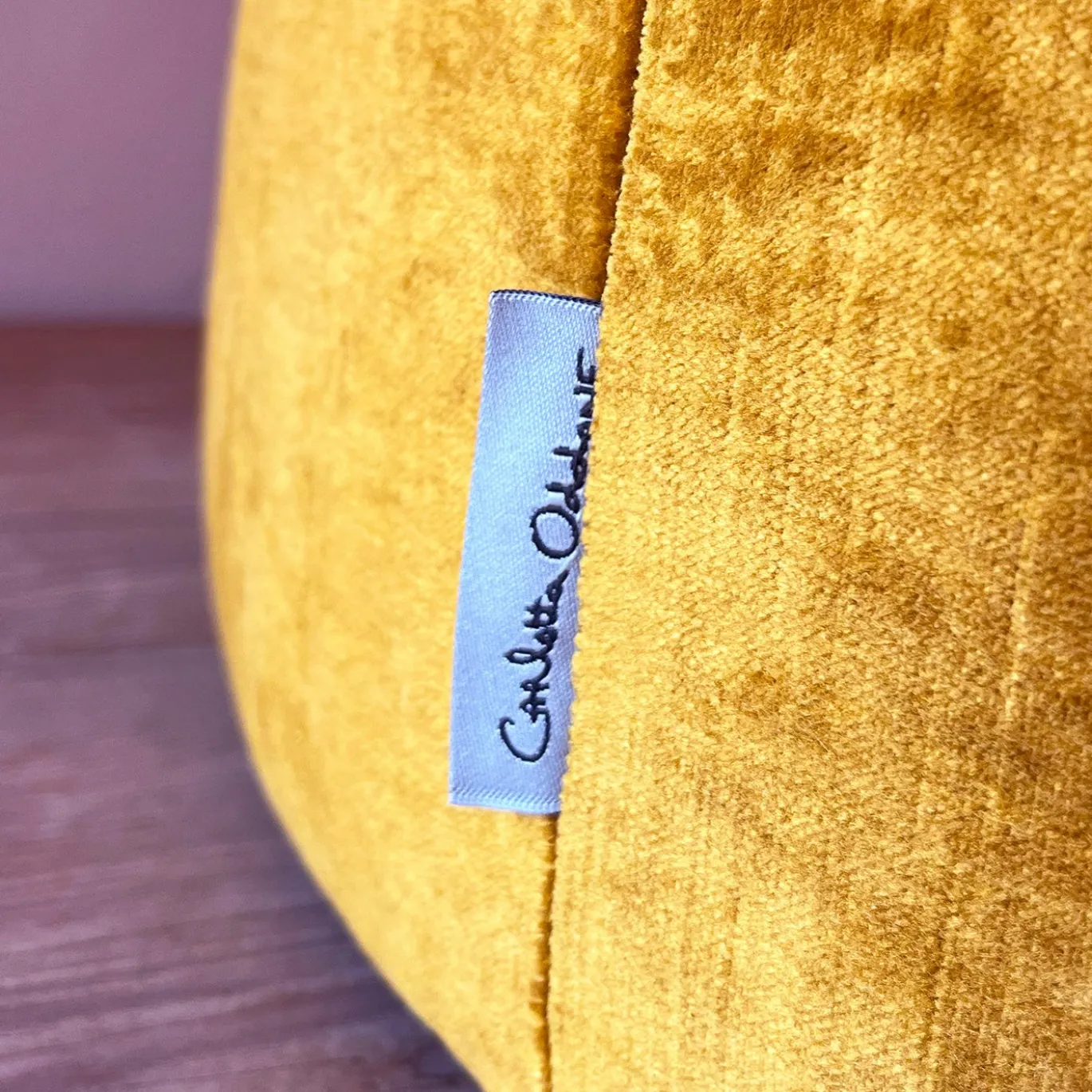 Pouf grande tondo in velluto beige e giallo