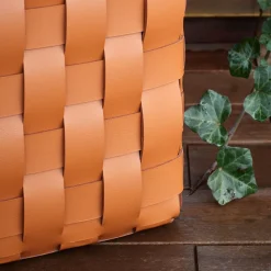 Pouf imbottito in pelle color cognac Bottega
