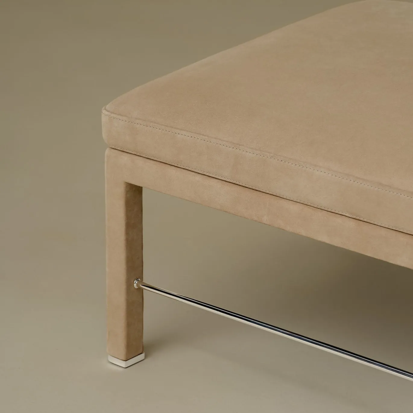 Pouf in pelle 1
