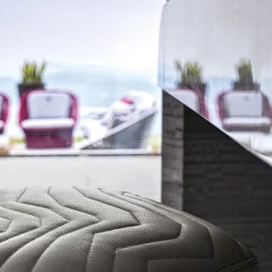 Pouf in pelle di Castello Lagravinese Studio