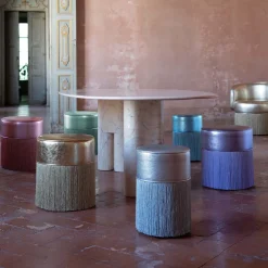 Pouf in pelle metallizzata argento brillante di Lorenza Bozzoli