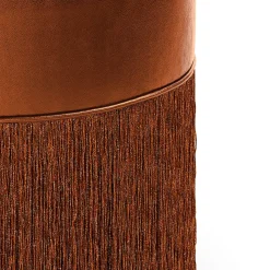Pouf in pelle metallizzata bronzo brillante con frange in lurex