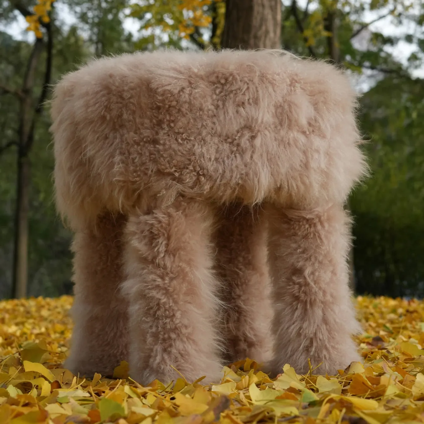 Pouf in pelliccia Cachemire di Lorenza Bozzoli