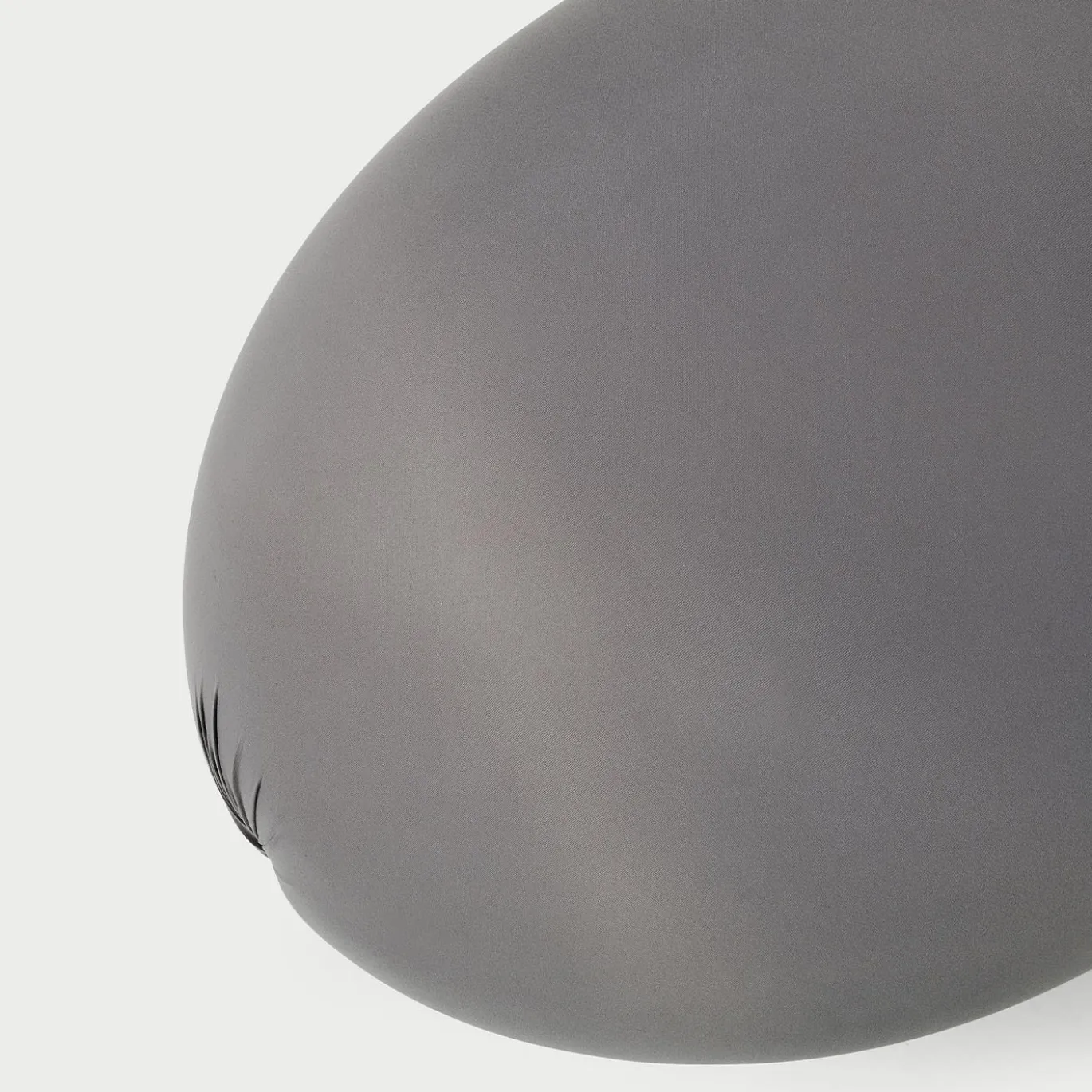Pouf in tessuto tecnico grigio Tato di Denis Santachiara