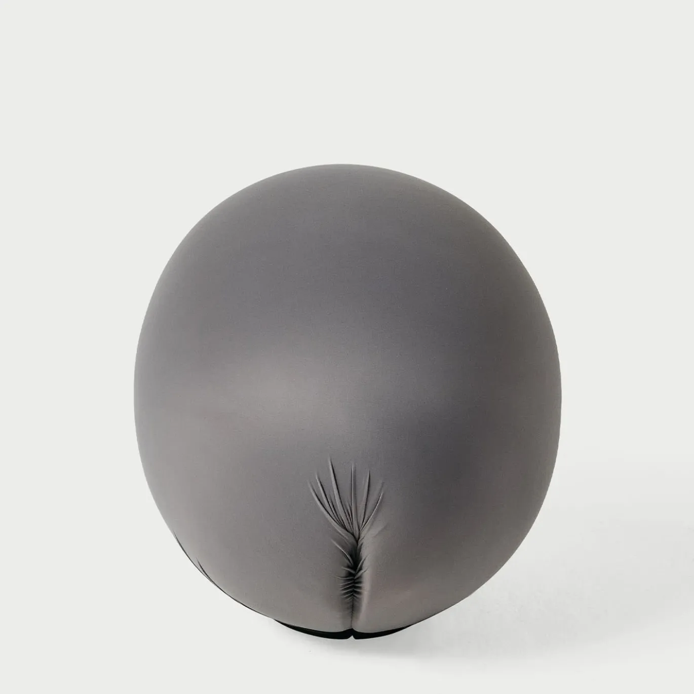 Pouf in tessuto tecnico grigio Tato di Denis Santachiara