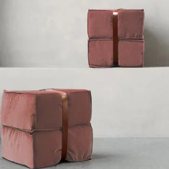 Pouf in velluto rosa antico Docker