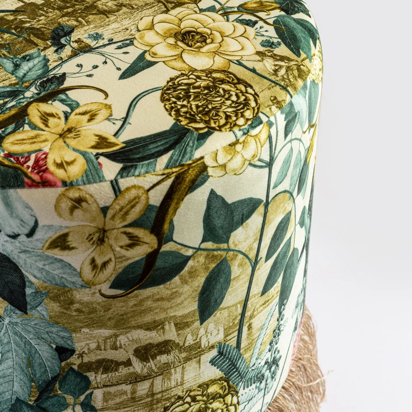 Pouf Notti d'Oriente con fantasia botanica e base in cesta