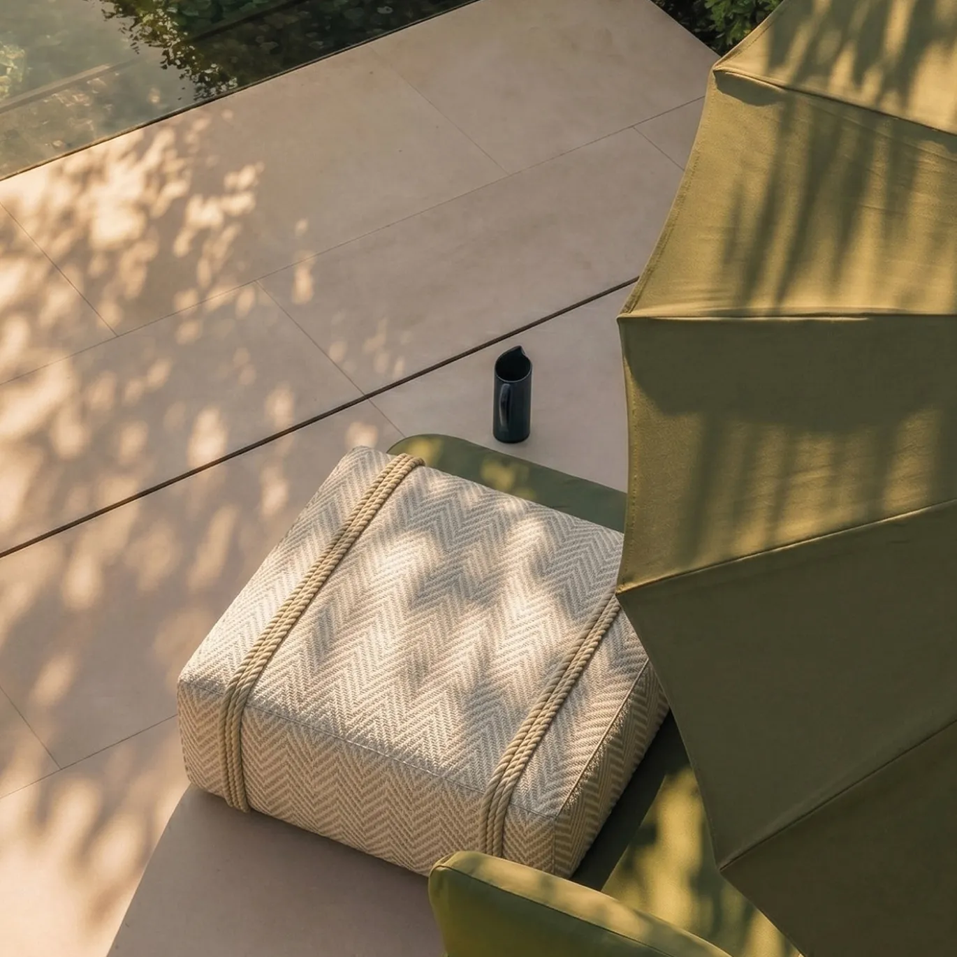 Pouf per esterni quadrato Docker Maxi in tessuto bublè chenille beige