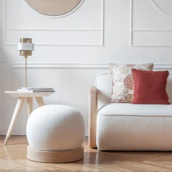 Pouf rotondo Bon Bon con base in rovere della Collezione Riviera