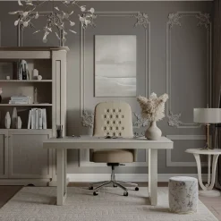 Pouf rotondo con ricamo floreale della collezione Studio Privè