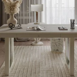 Pouf rotondo con ricamo floreale della collezione Studio Privè