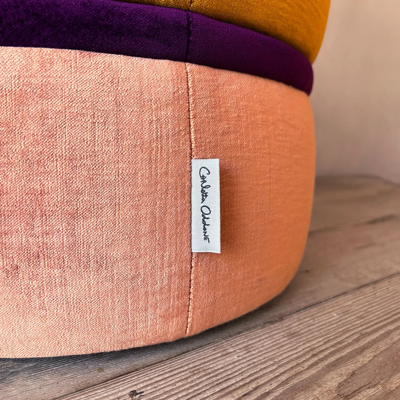 Pouf rotondo in velluto giallo e rosa