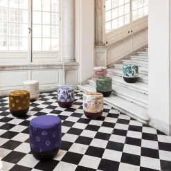 Pouf Vague Avorio con tessuto d'archivio Rubelli e base in cesta
