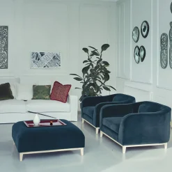 Pouf Zeno Eco In Velluto Blu Scuro Di Brian Sironi
