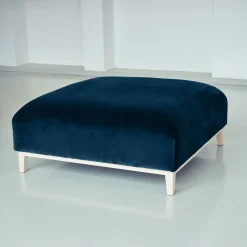 Pouf Zeno Eco In Velluto Blu Scuro Di Brian Sironi