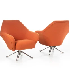 P32 Poltrona girevole arancione di Osvaldo Borsani