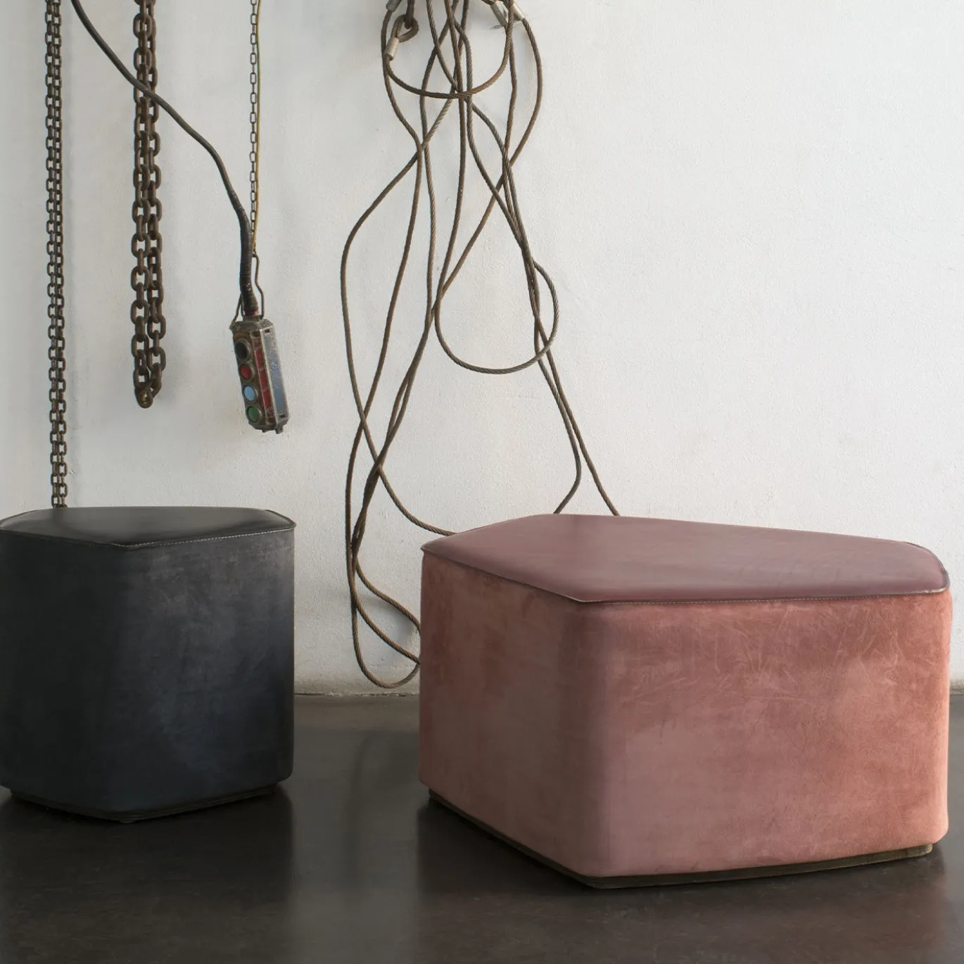 Puff piccolo in pelle nera
