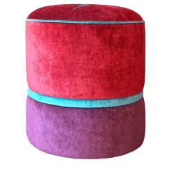 Puf tondo in velluto rosso e viola con ricamo