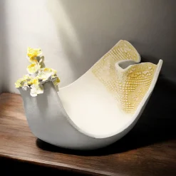 Ramadura Centrotavola floreale in ceramica bianca e gialla