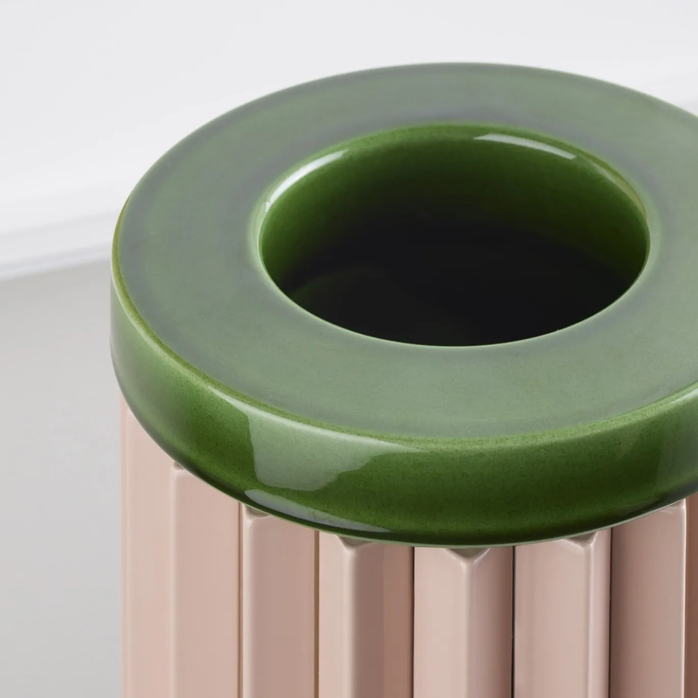 Rombini A Vaso Verde e Rosa di Ronan e Erwan Bouroullec
