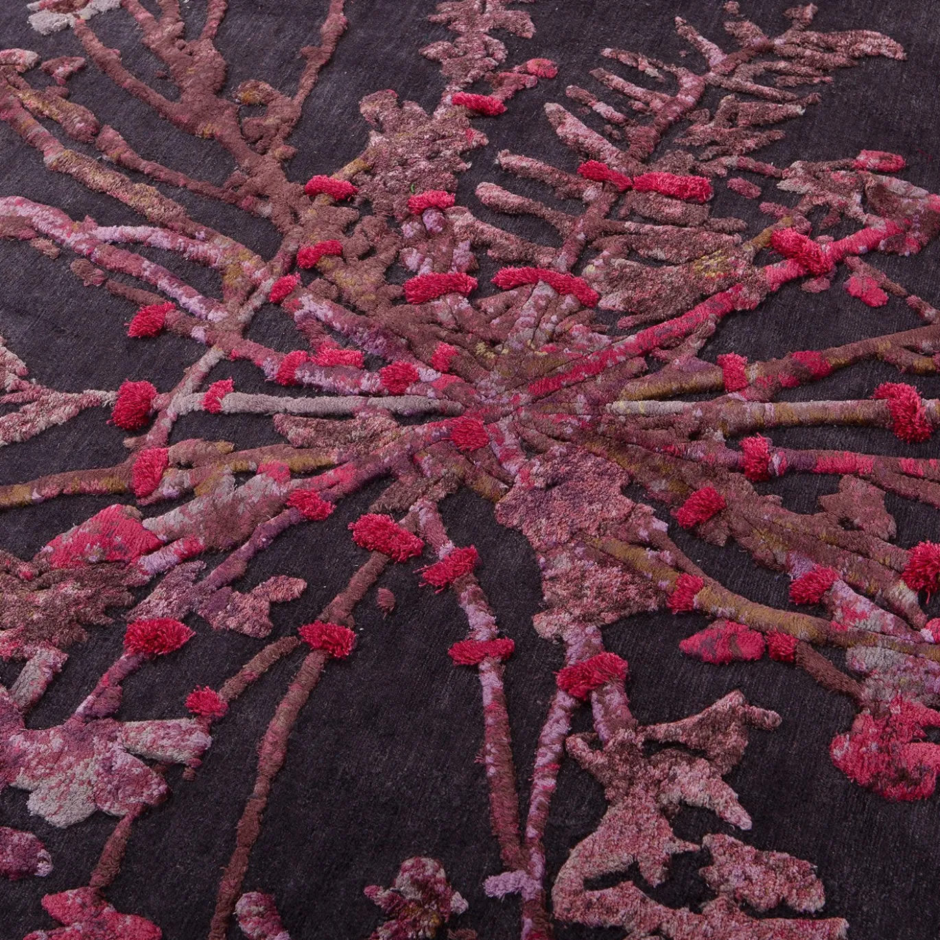 Savage Flowers: Tappeto Memories di Kiki Van Eijk