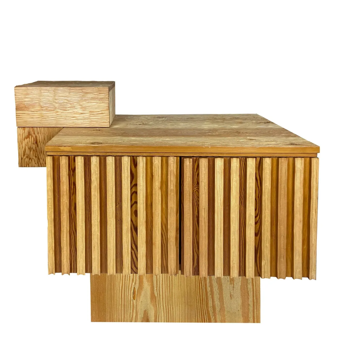 Scolpizio Sideboard Asimmetrico in Larice