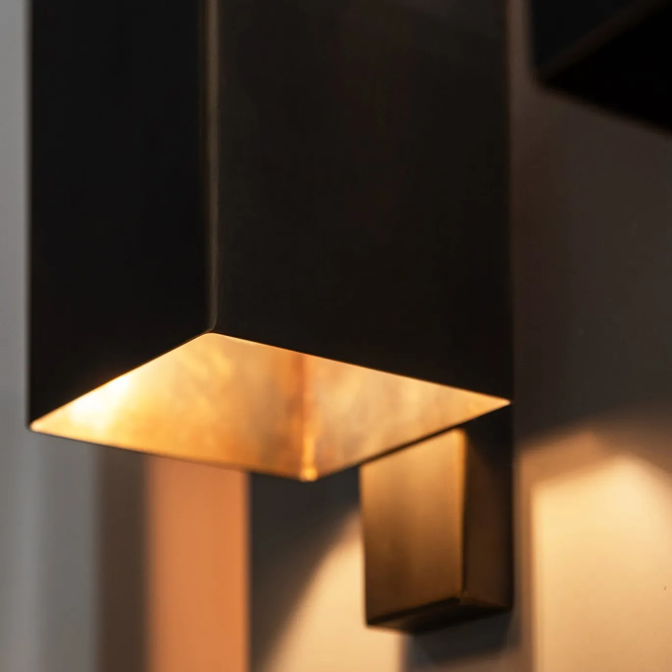 Sconce Liù II in ottone brunito