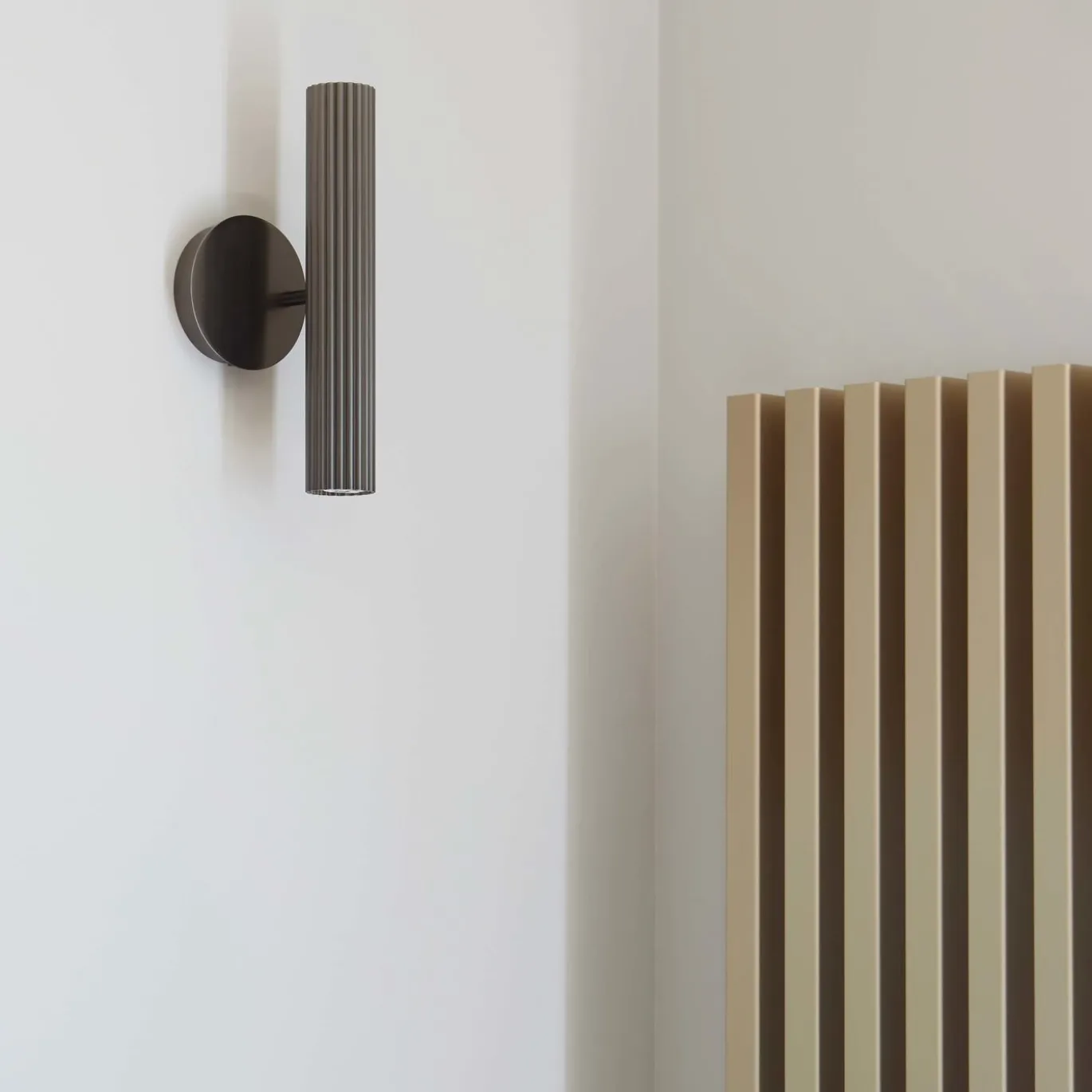 Sconce Lustrin Gunmetal di Isacco Brioschi