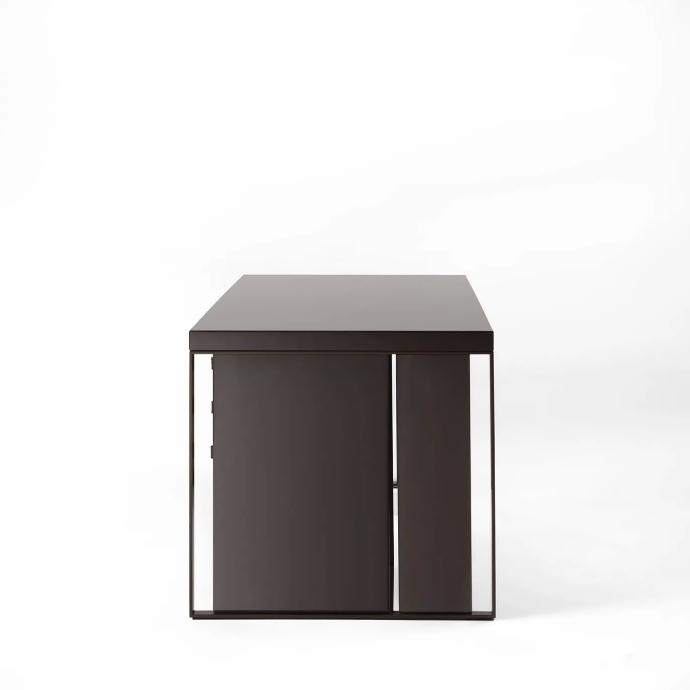 Scrivania a 6 cassetti in legno di frassino con finitura laccata lucida Kobe cocoa