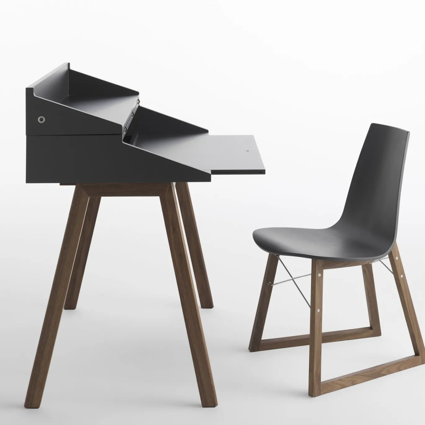 Scrivania Bureau Black di Esa Vesmanen