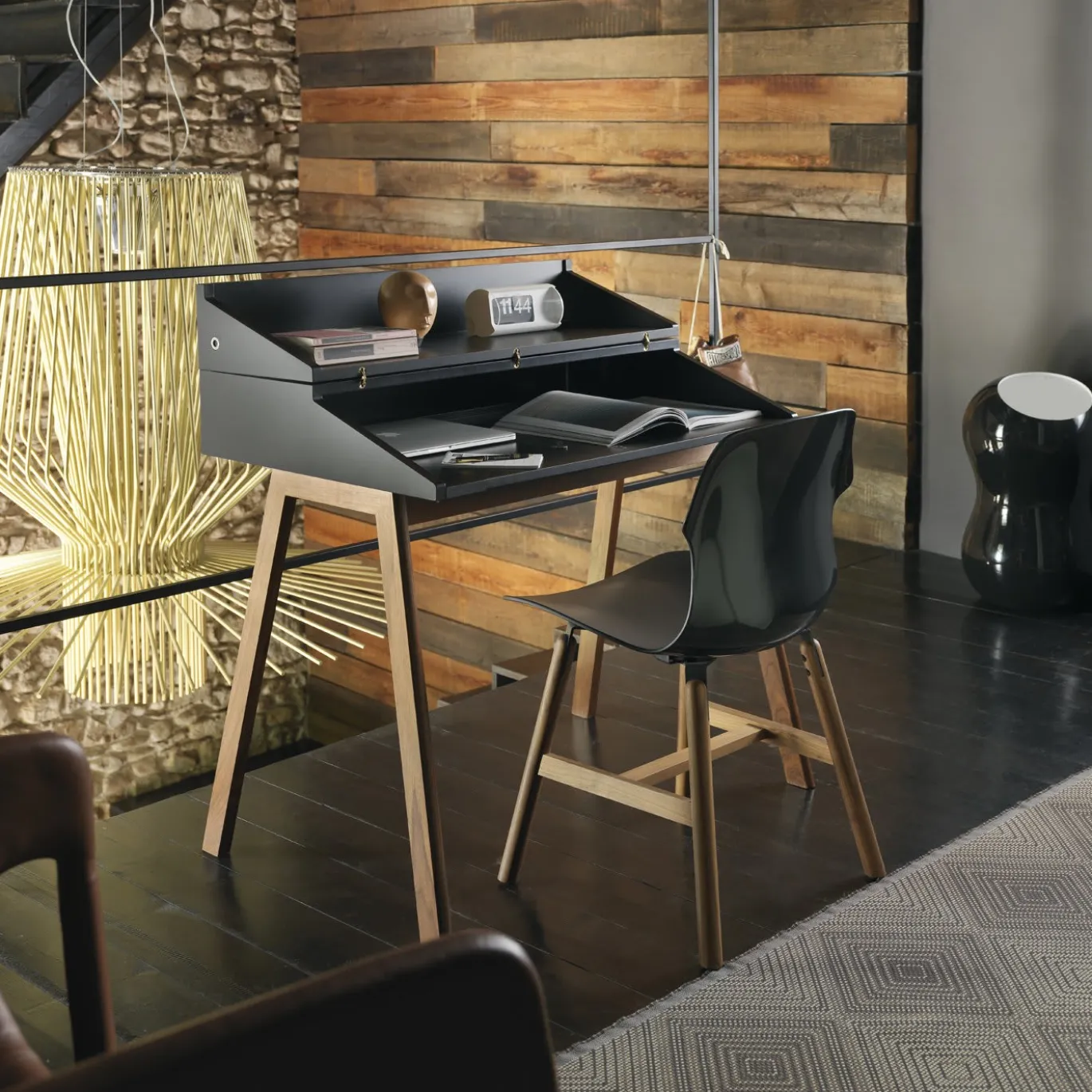 Scrivania Bureau Black di Esa Vesmanen