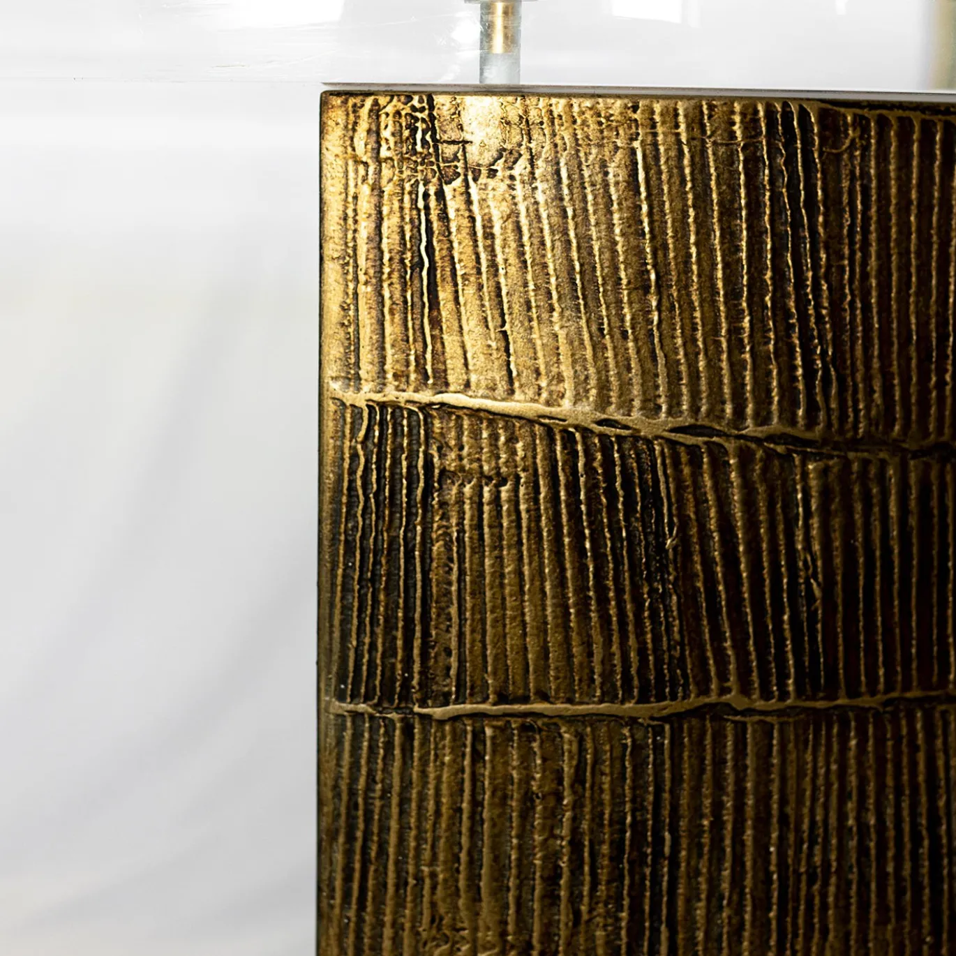 Scrivania in bronzo con piano in plexiglass