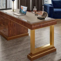 Scrivania in legno di palissandro con piano in pelle della Collezione Studio Privè