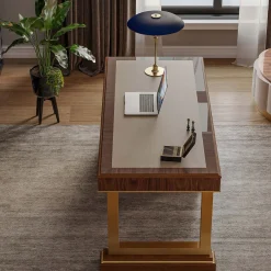 Scrivania in legno di palissandro con piano in pelle della Collezione Studio Privè