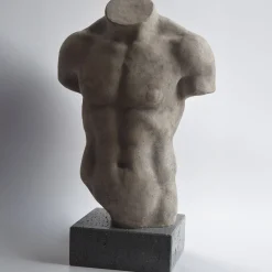 Scultura ceramica Torso di Discophoros con base