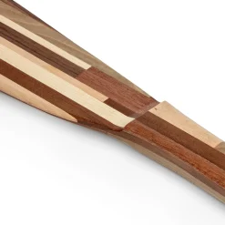Scultura da parete in legno a forma di coltello