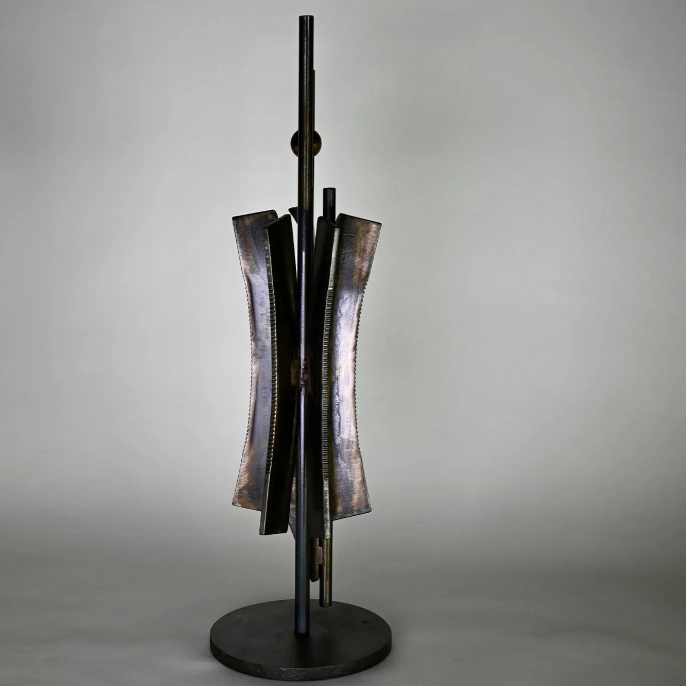 Scultura decorativa astratta Gear in ferro di Lorenzo Quadalti