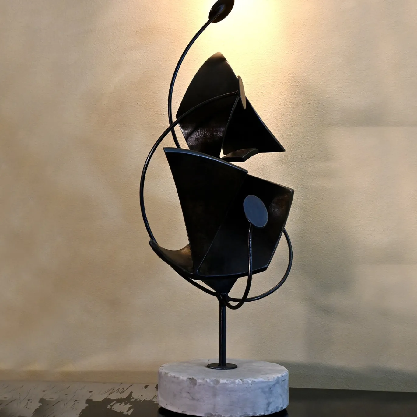 Scultura decorativa Intertwining in ferro di Lorenzo Quadalti