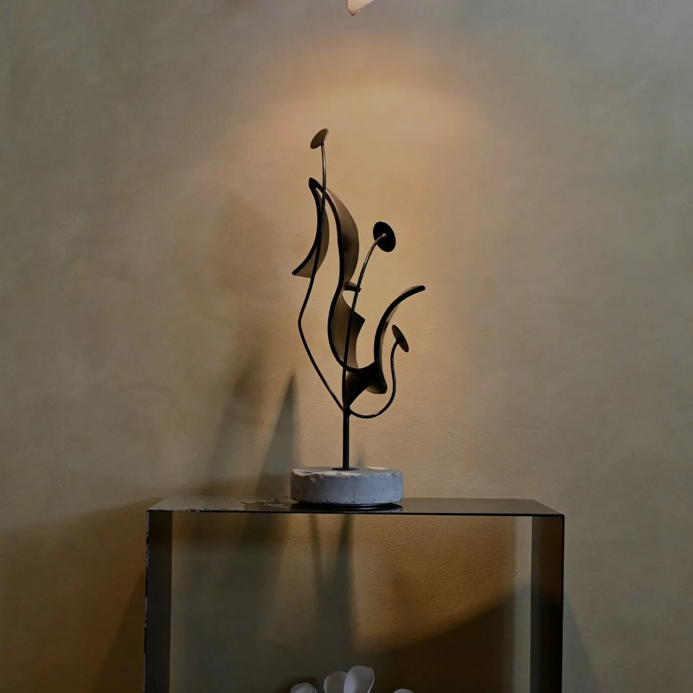 Scultura decorativa Intertwining in ferro di Lorenzo Quadalti