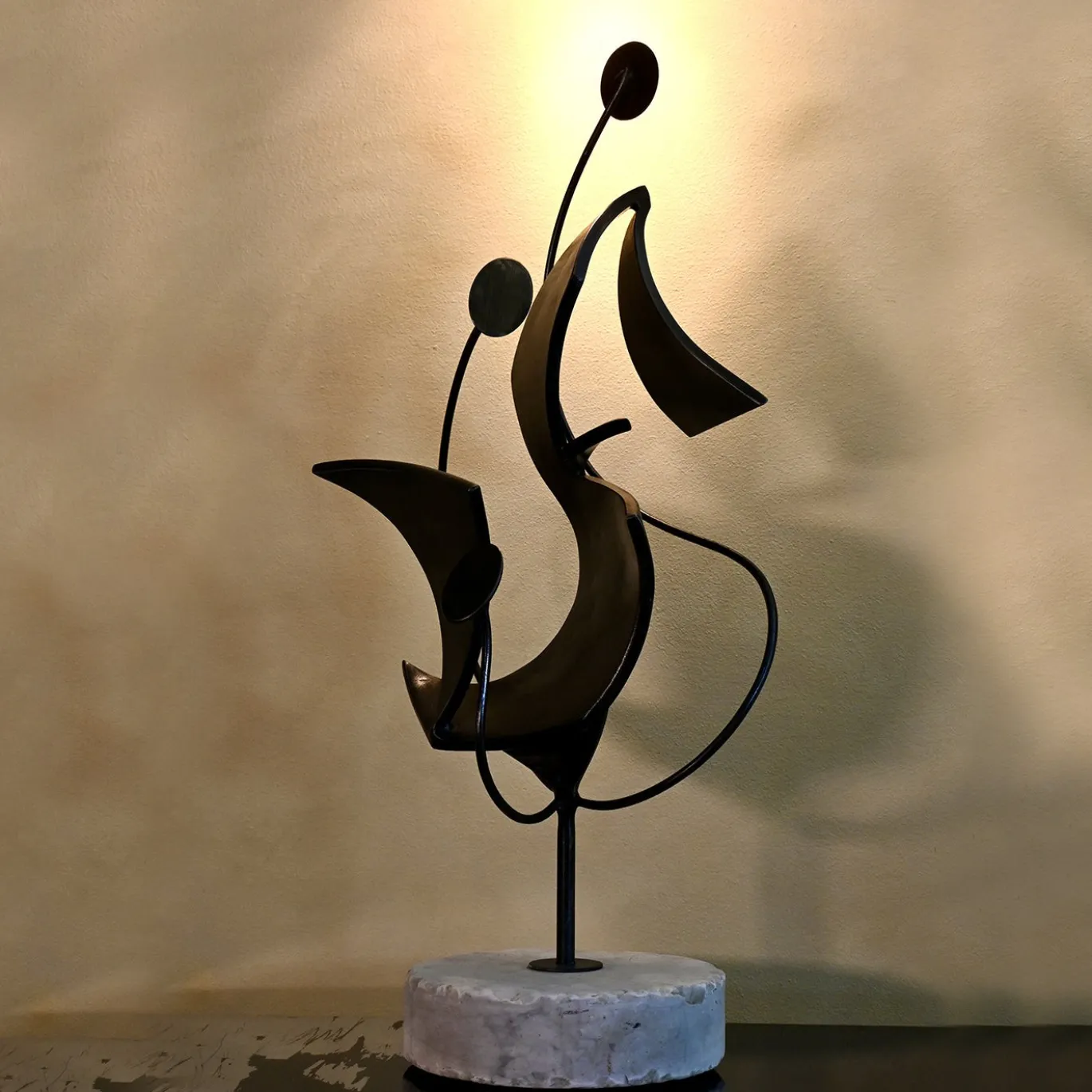 Scultura decorativa Intertwining in ferro di Lorenzo Quadalti