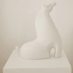 Scultura decorativa Naru Horse in porcellana beige