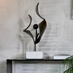 Scultura decorativa stilizzata Tulip in ferro di Lorenzo Quadalti
