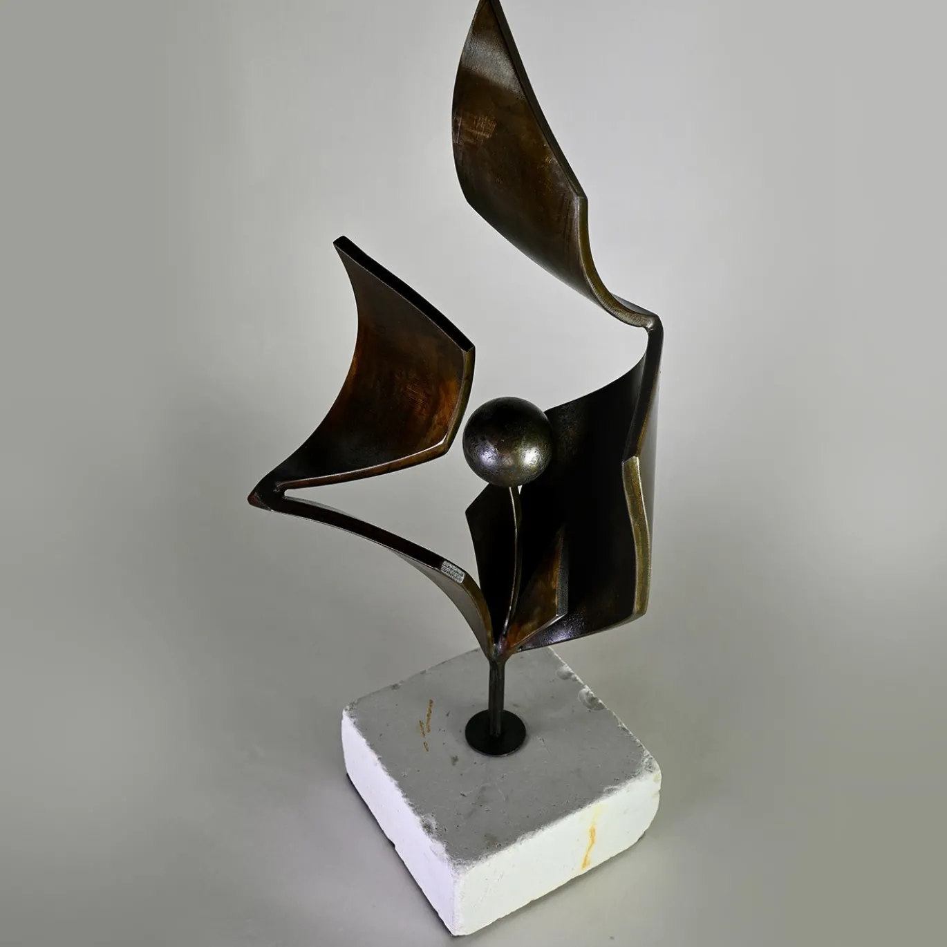 Scultura decorativa stilizzata Tulip in ferro di Lorenzo Quadalti