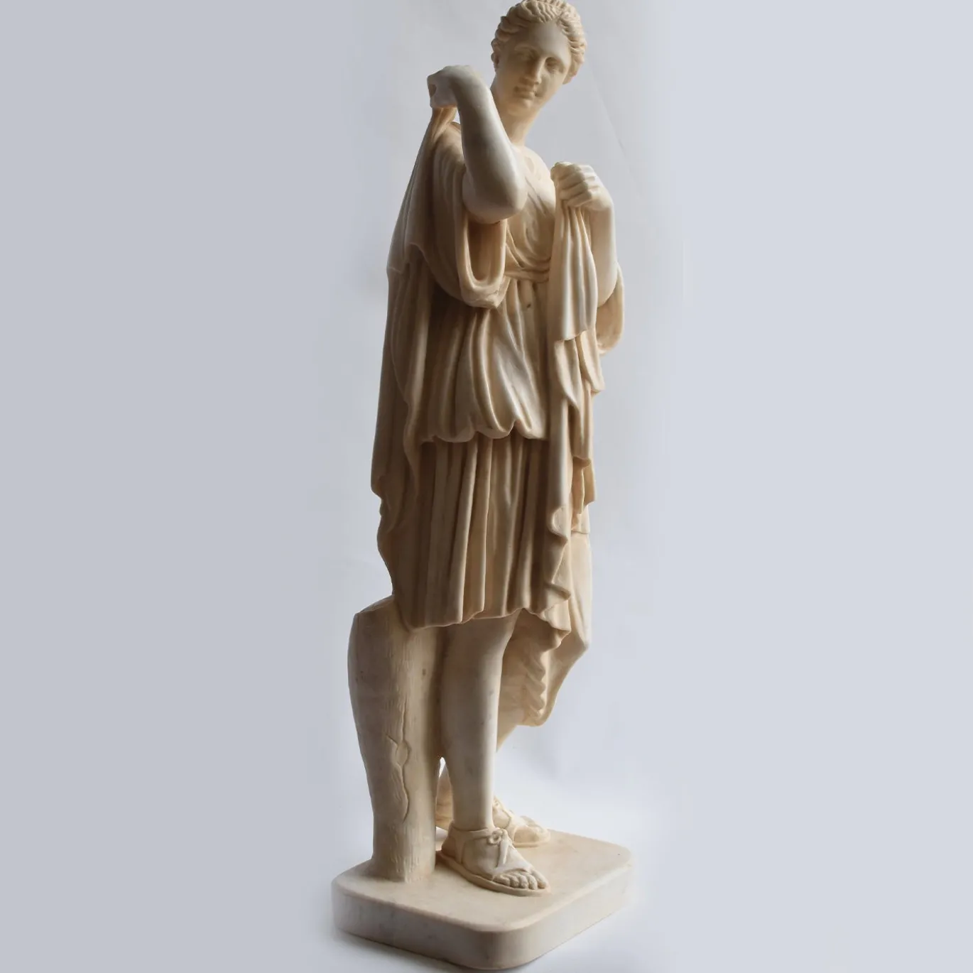 Scultura Diana Gabii in marmo bianco di Carrara