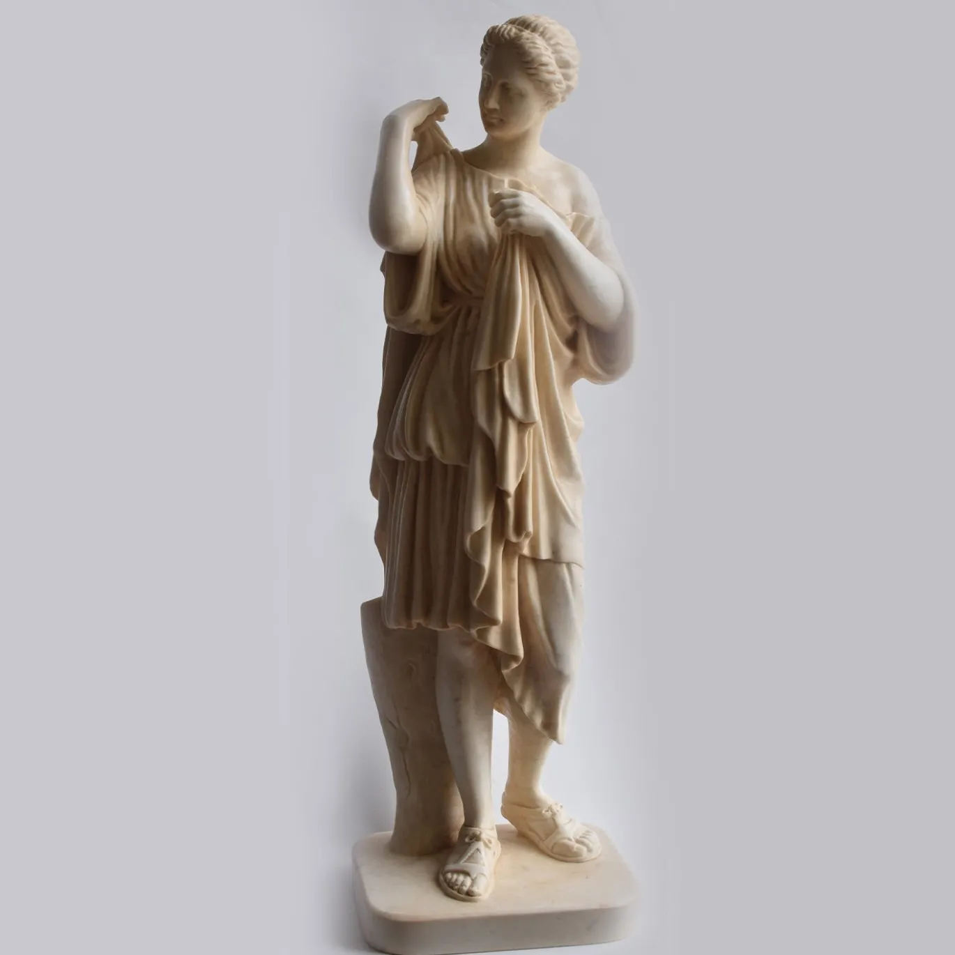 Scultura Diana Gabii in marmo bianco di Carrara