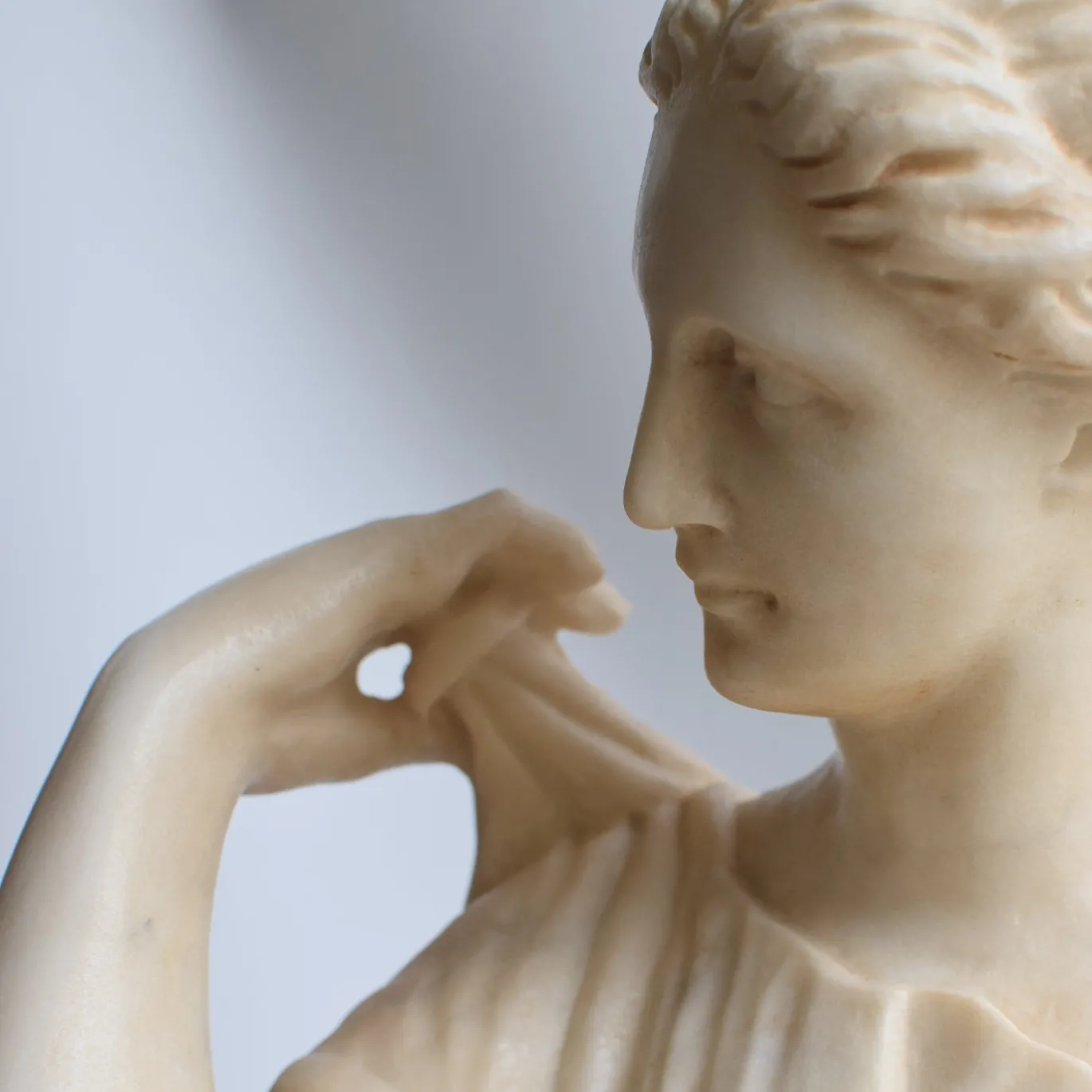 Scultura Diana Gabii in marmo bianco di Carrara
